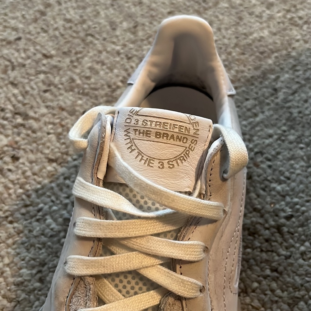 Womens size 7 Adidas sneakers - Picture 2 of 4
